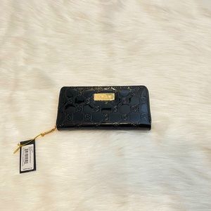NWT bebe los angeles Womens Black Patent Clutch Wallet Dana Embossed Zipper